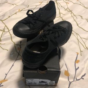 Converse black low top